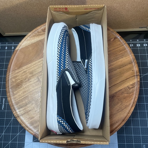 Vans slip on
Brand new
‘Tileboard black ‘
*RARE**
NWOT - Picture 9 of 11